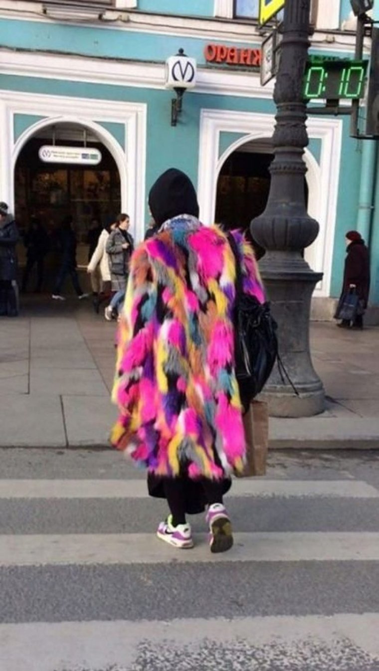 Смешно одетые люди