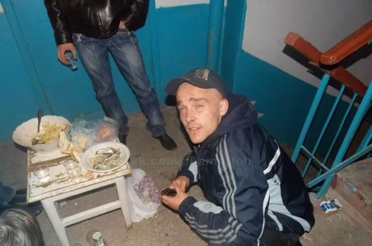 Гопники в подъезде