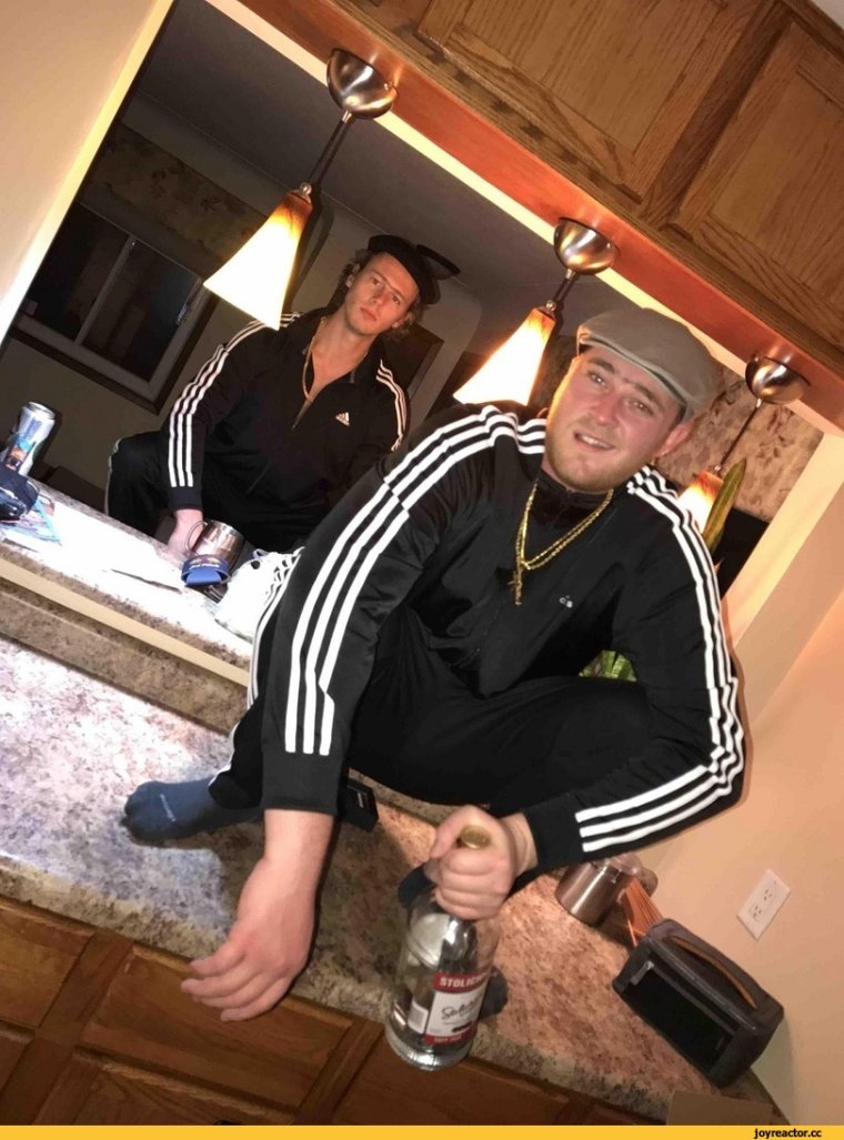 Гопник в спортивном костюме