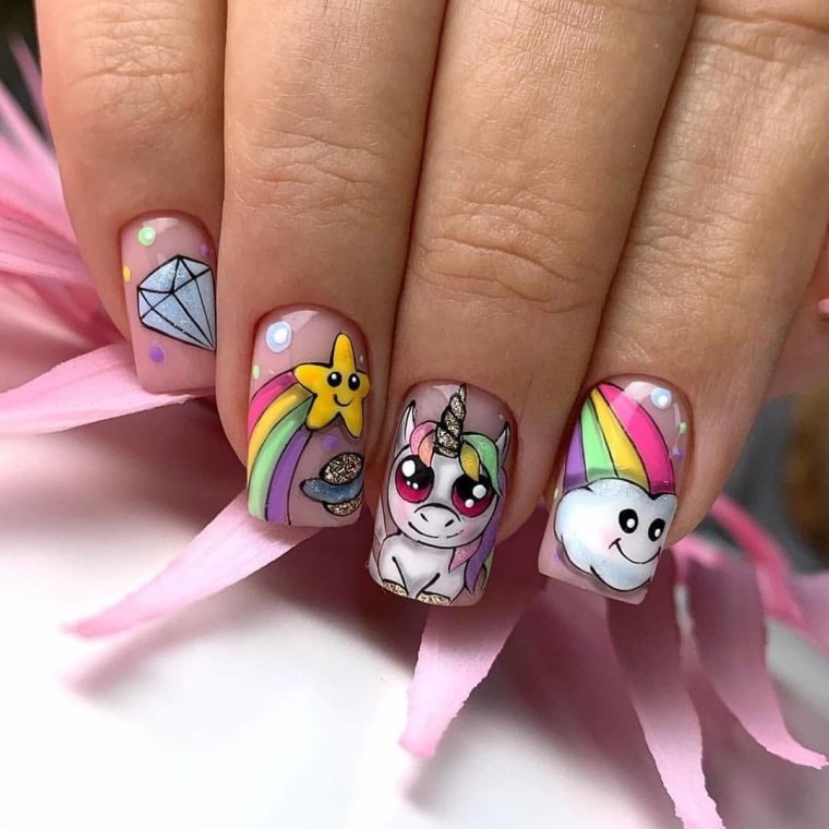 Маникюр с мультяшными героями