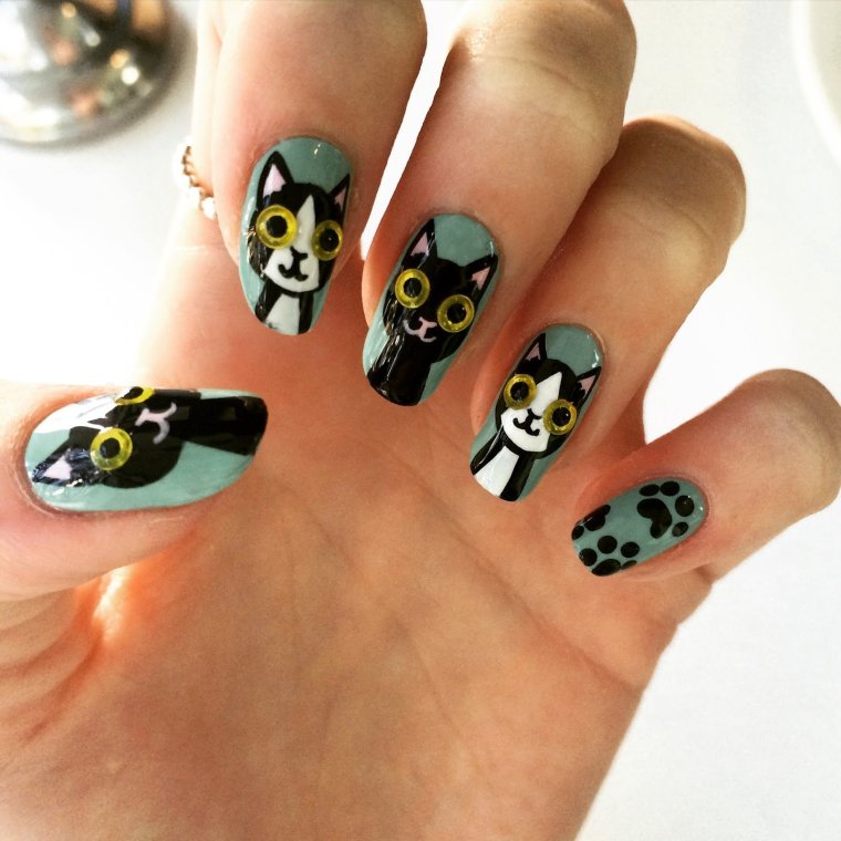 Маникюр с крошкой