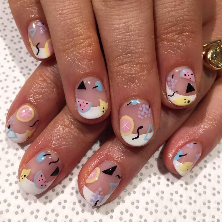 Необычный маникюр на короткие