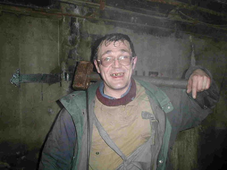 Девушка в котельной