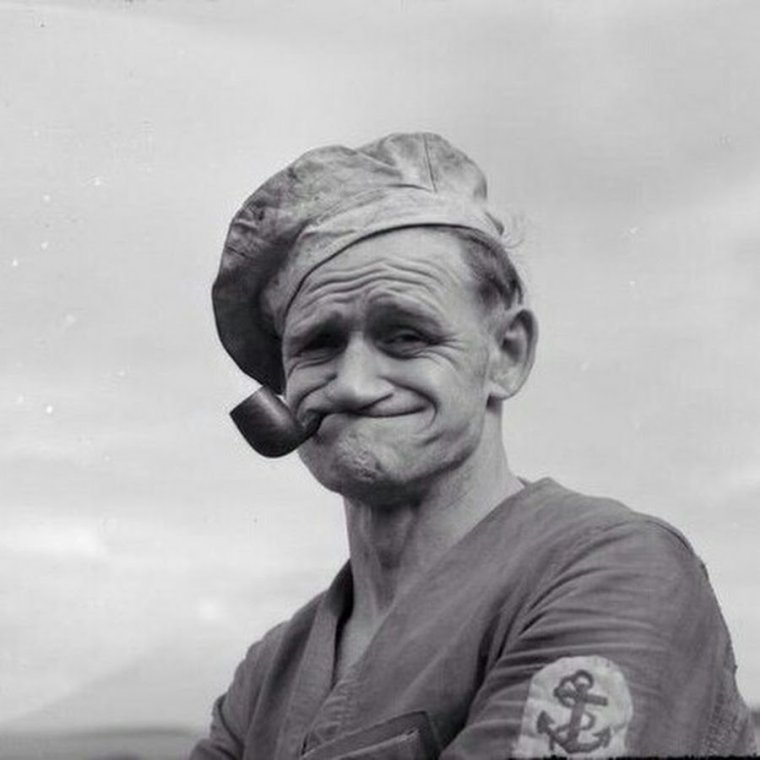 Шахтер с лопатой