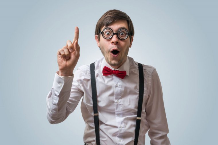 Смешной в очках