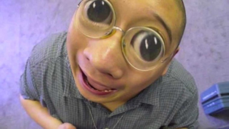 Очкарик с большими линзами