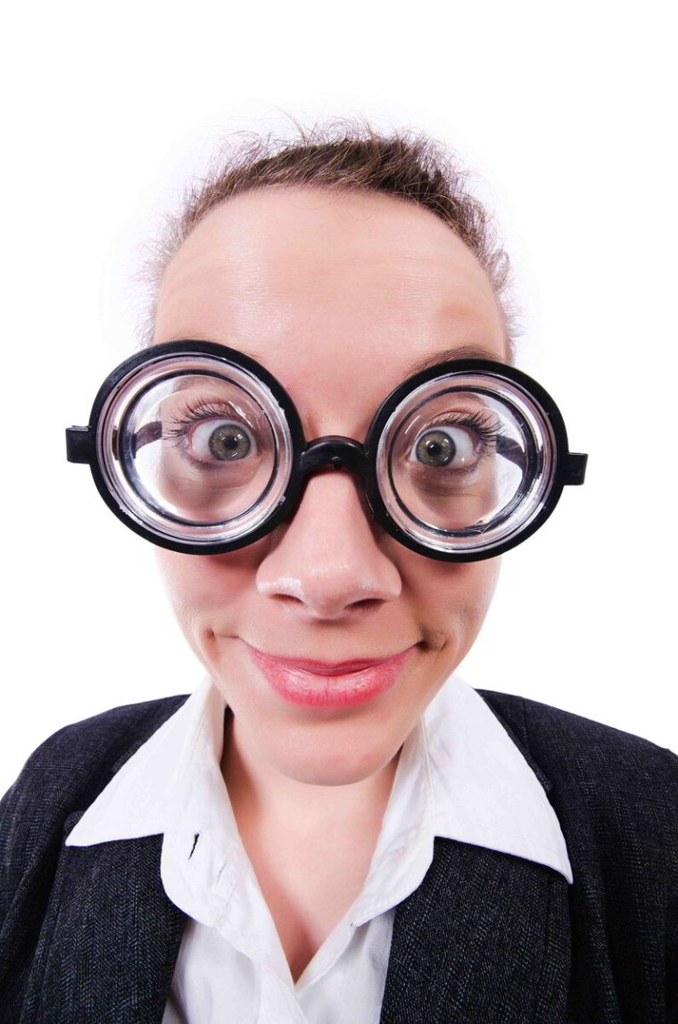 Ботаник очкарик в стойке кулаками Мем