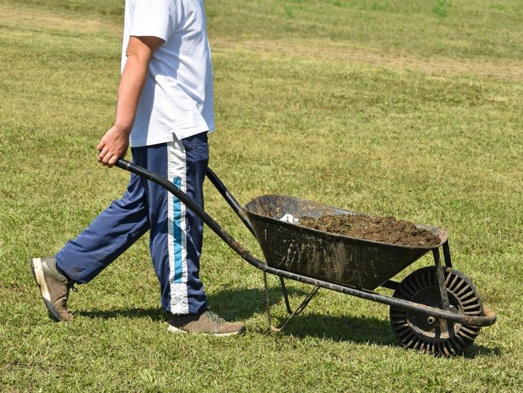 Тачка с землей