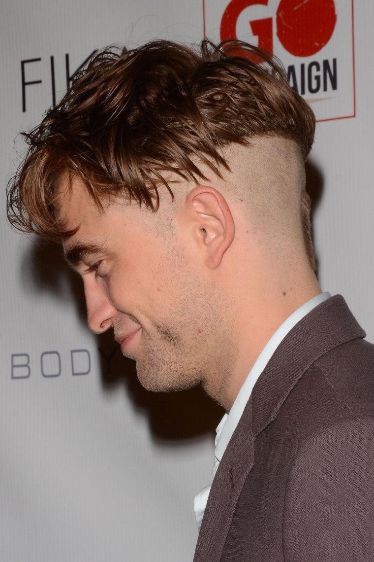 Роберт Паттинсон прическа 2020