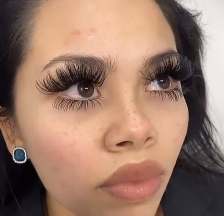 Огромные ресницы