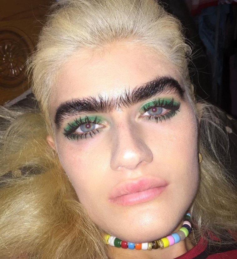 Ужасные широкие брови