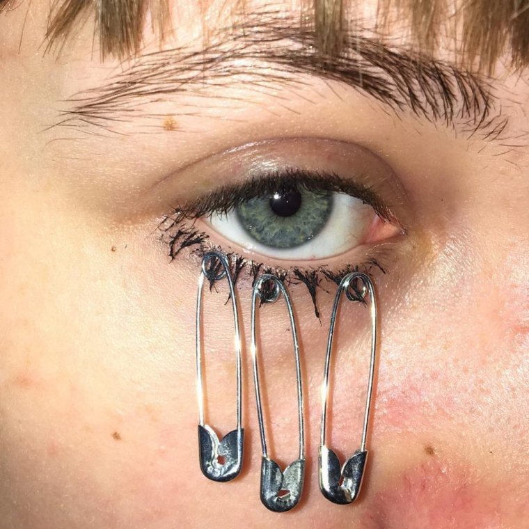 Странные ресницы