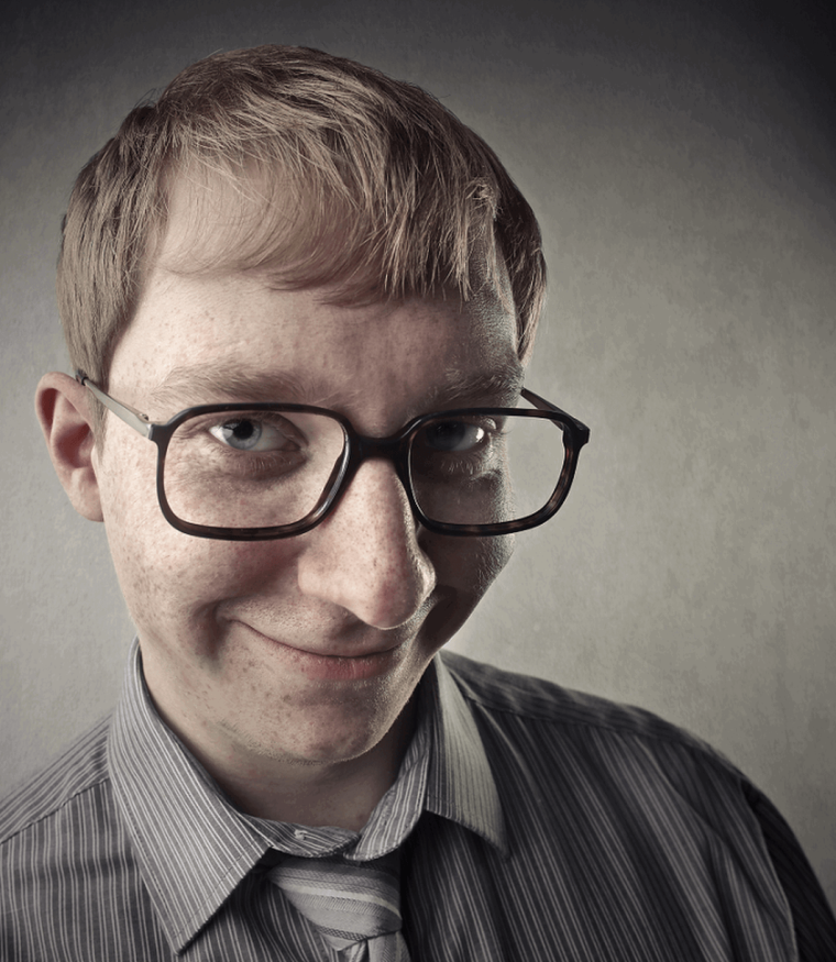 Страшный парень в очках