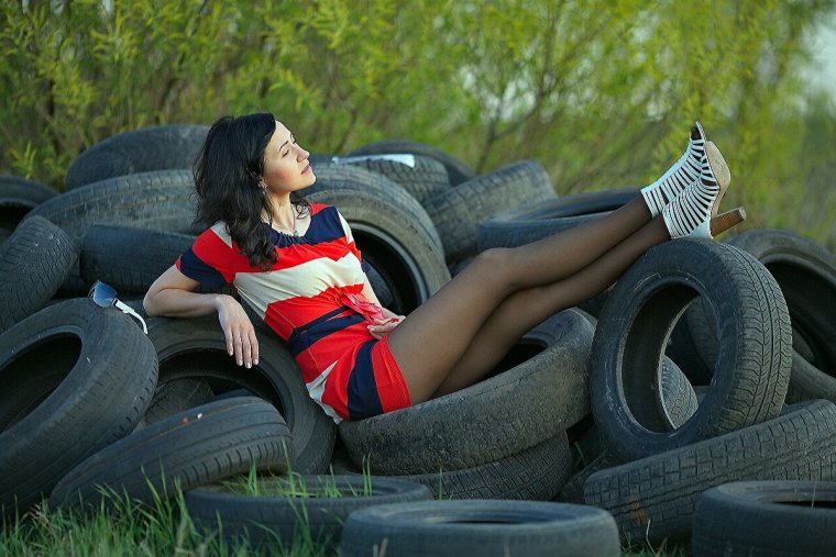 Девушки и шины