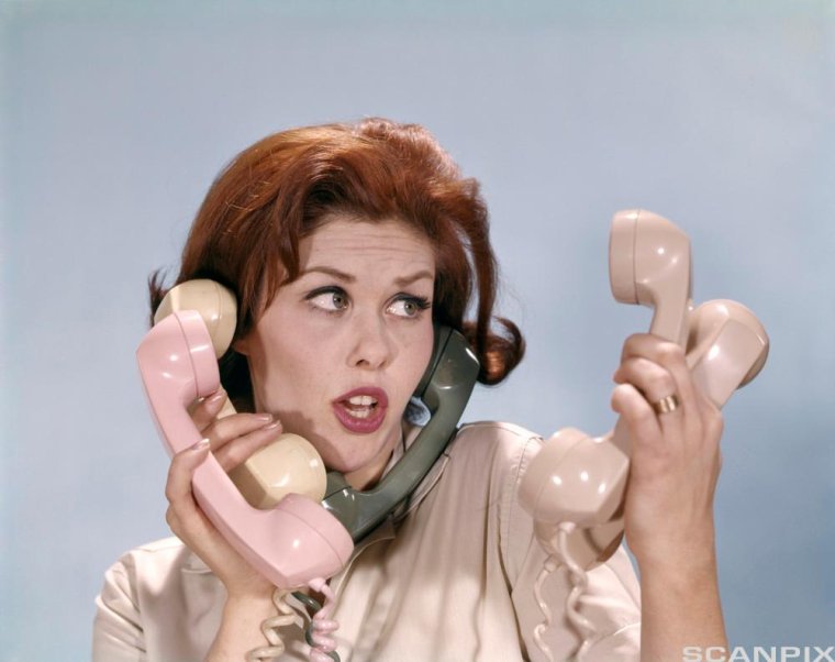 Человек с трубкой телефона