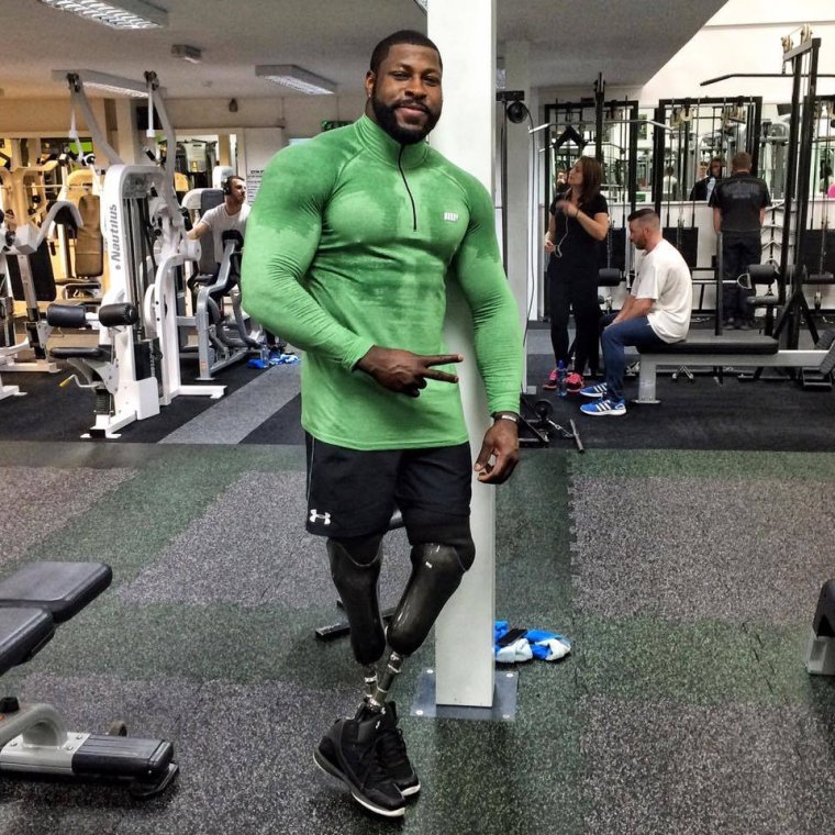 Качок с тонкими ногами