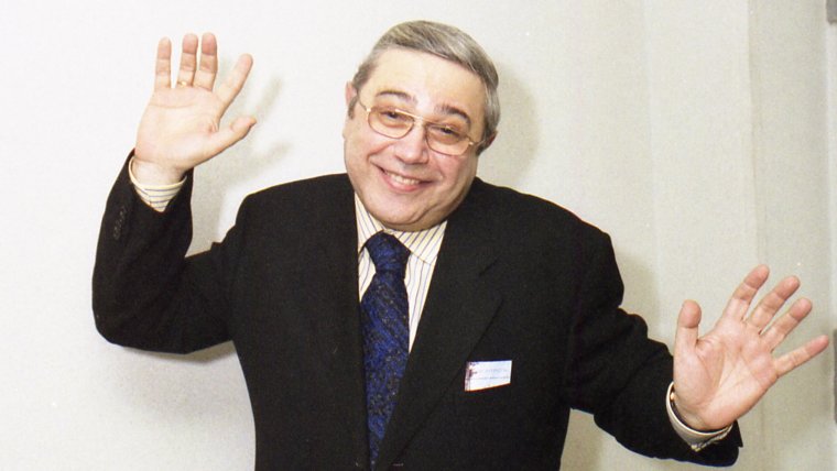 Евгений Петросян смеется