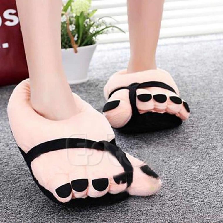 Тапочки в виде ног
