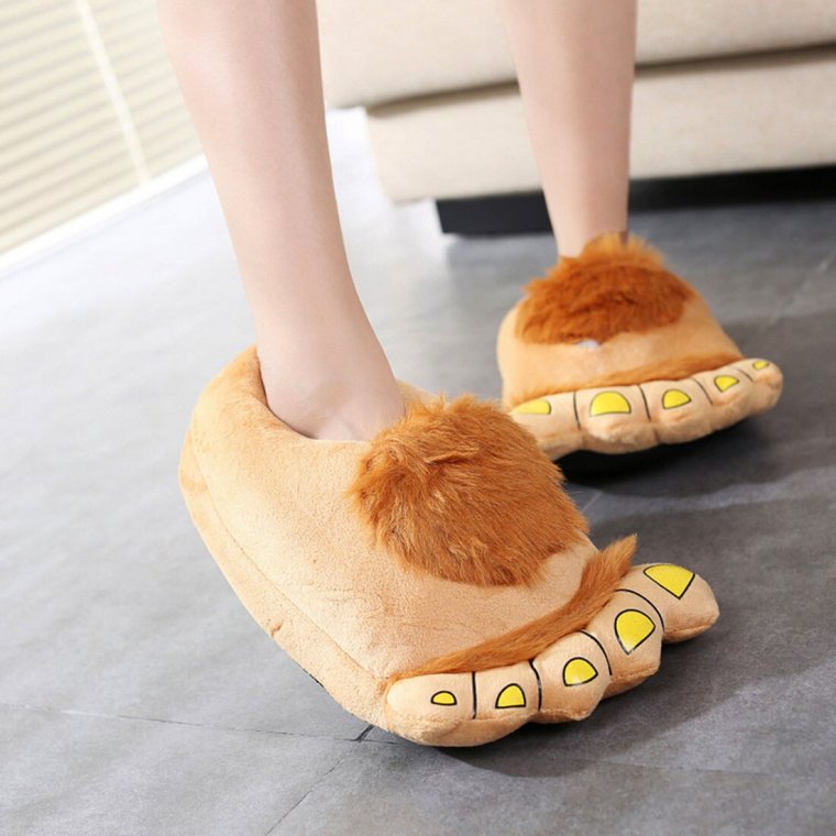 Мягкие тапочки на ногах