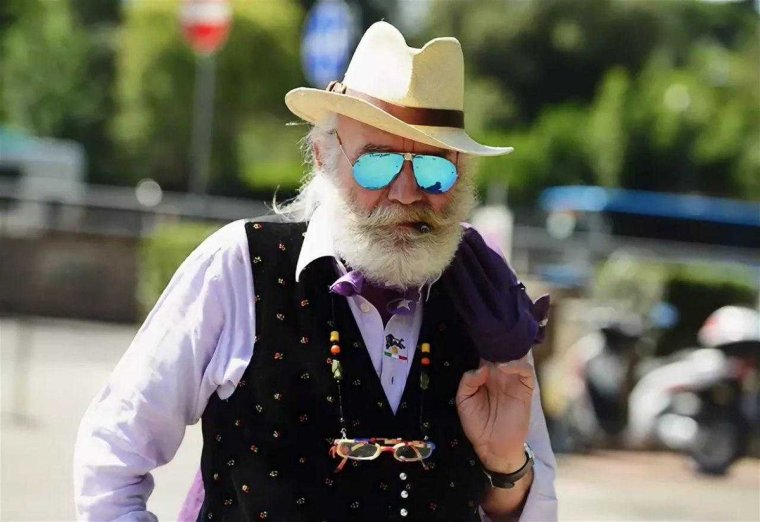 Прикольный дед