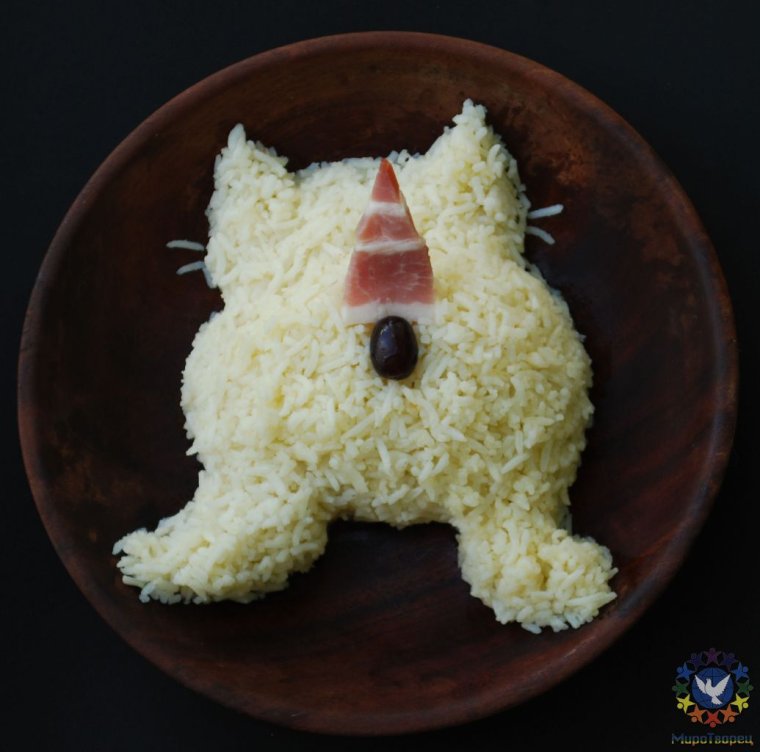 Блюдо виде собаки.