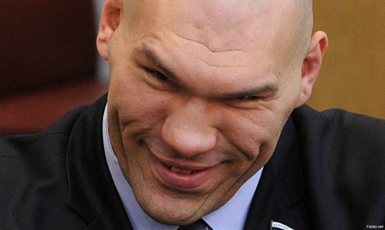 Николай Валуев улыбается