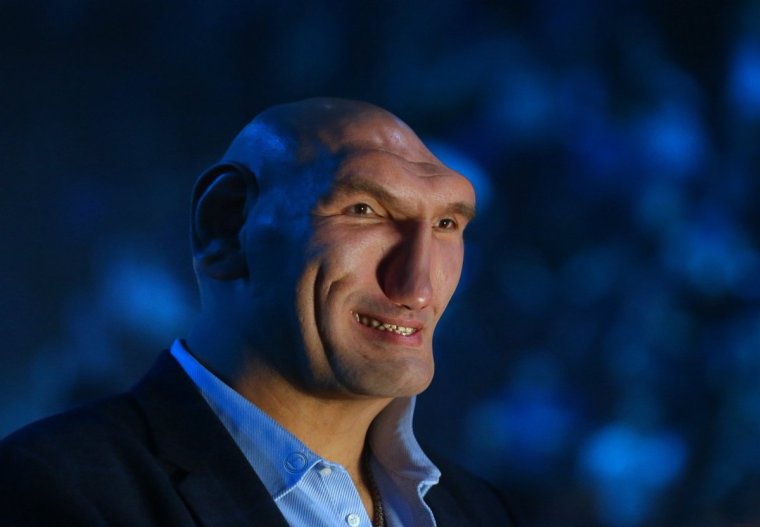 Николай Валуев улыбается