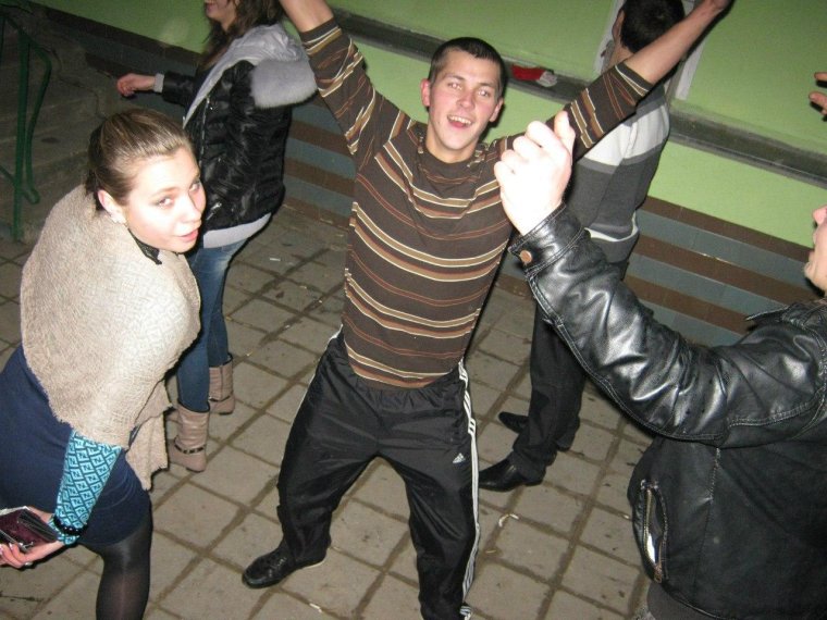 Гопники на дискотеке