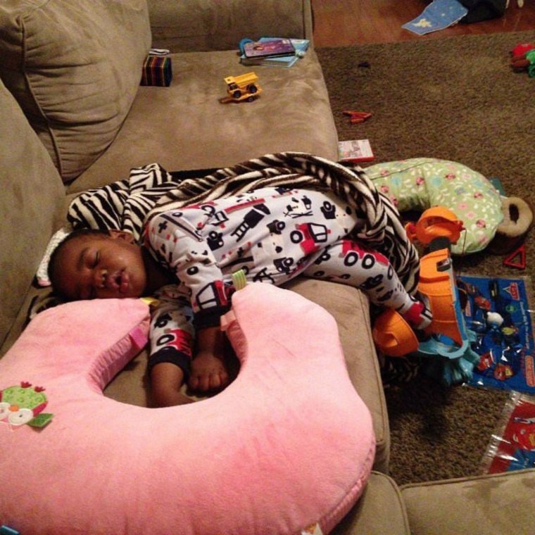 Смешные детки спят