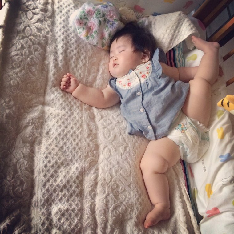 Смешные позы спящих детей