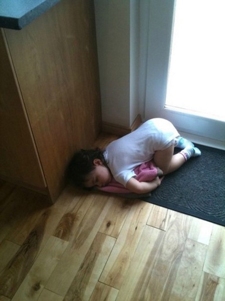 Дети смешно спят