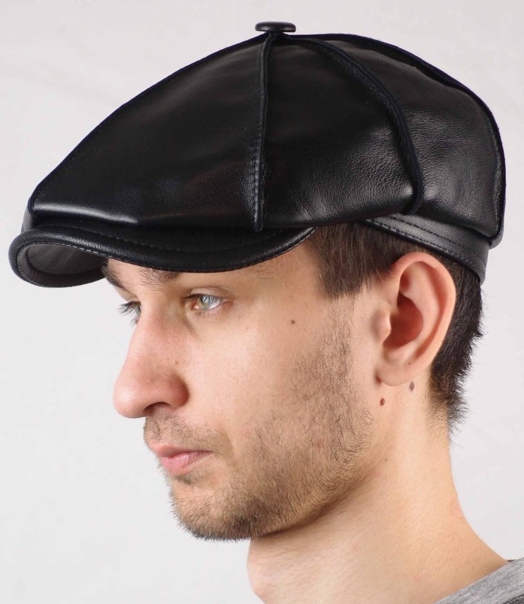 Усы и кепка