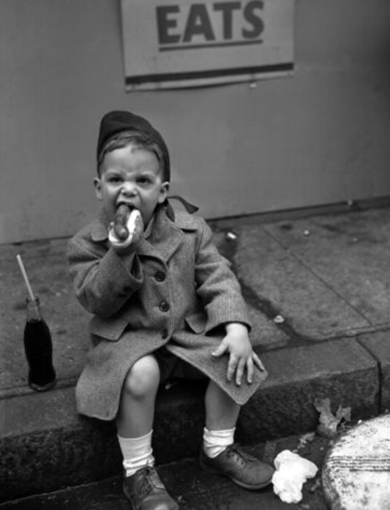 Мальчик с папиросой