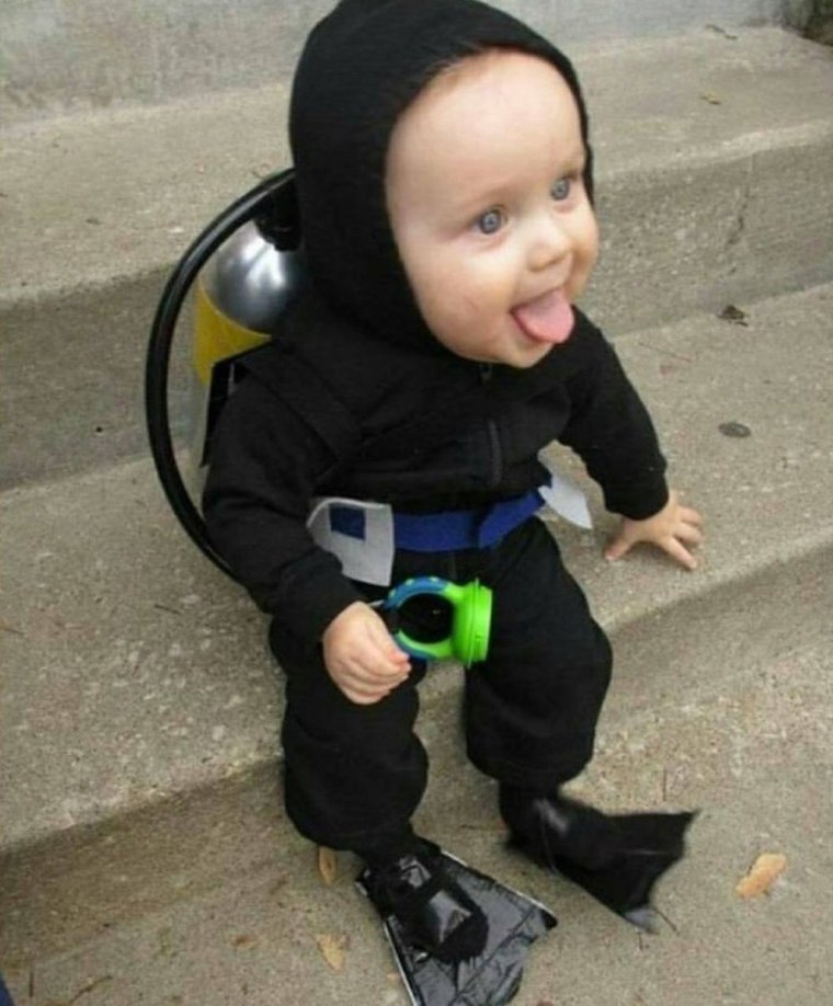 Смешные водолазы в костюмах