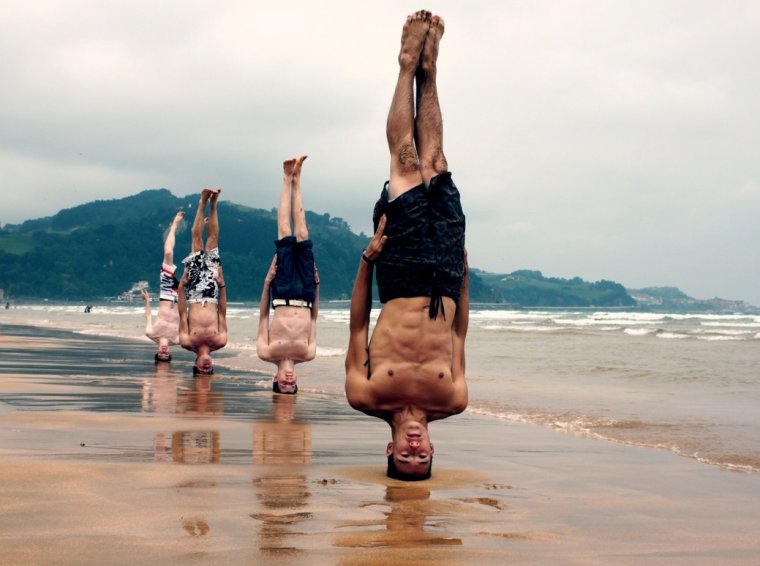 Вверх ногами