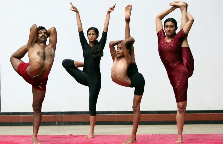 Необычные позы йоги