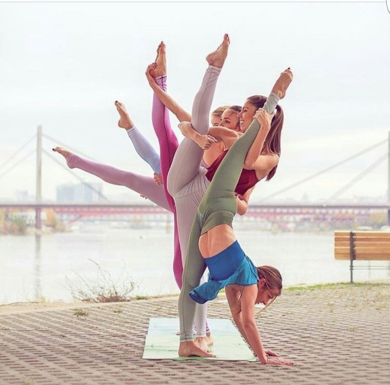 Йога фотосессия групповая