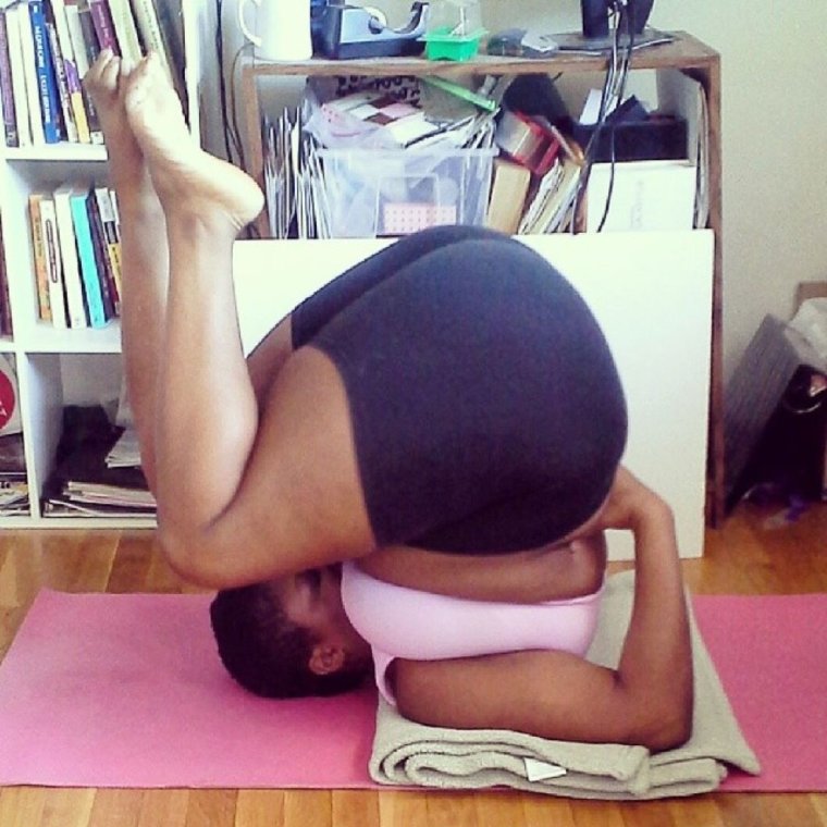 Йога толстая девушка