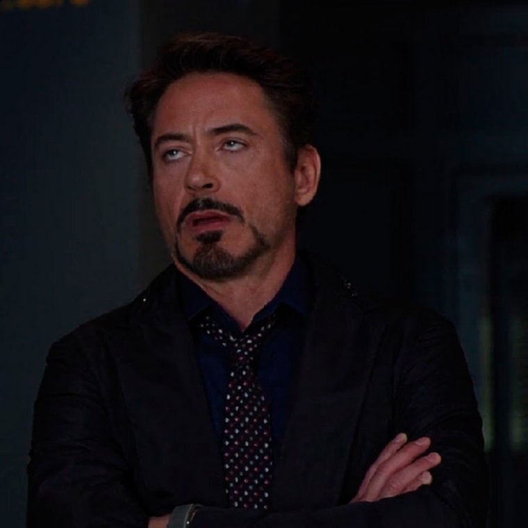 Тони Старк закатывает глаза