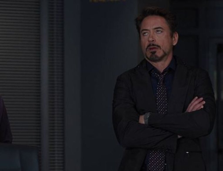 Роберт Дауни младший закатывает глаза