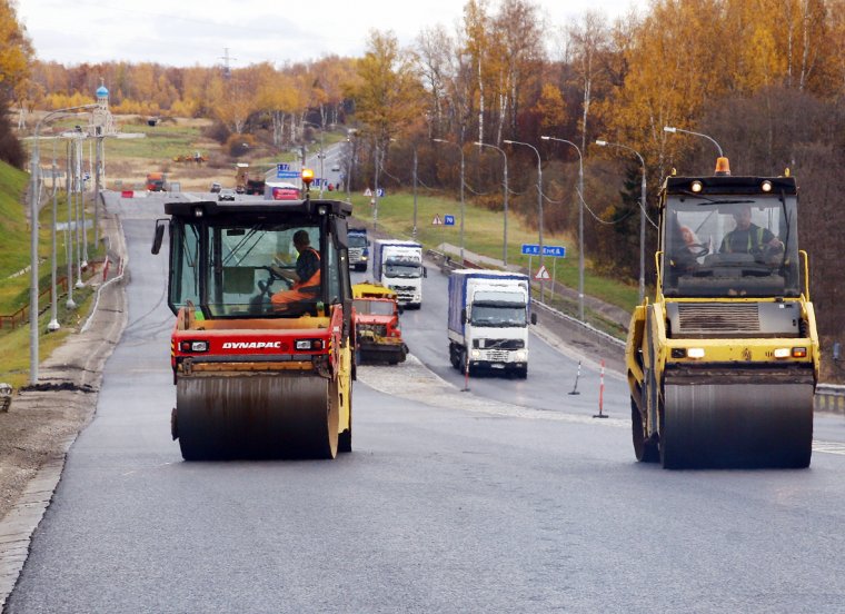 Укладка асфальта в лужу