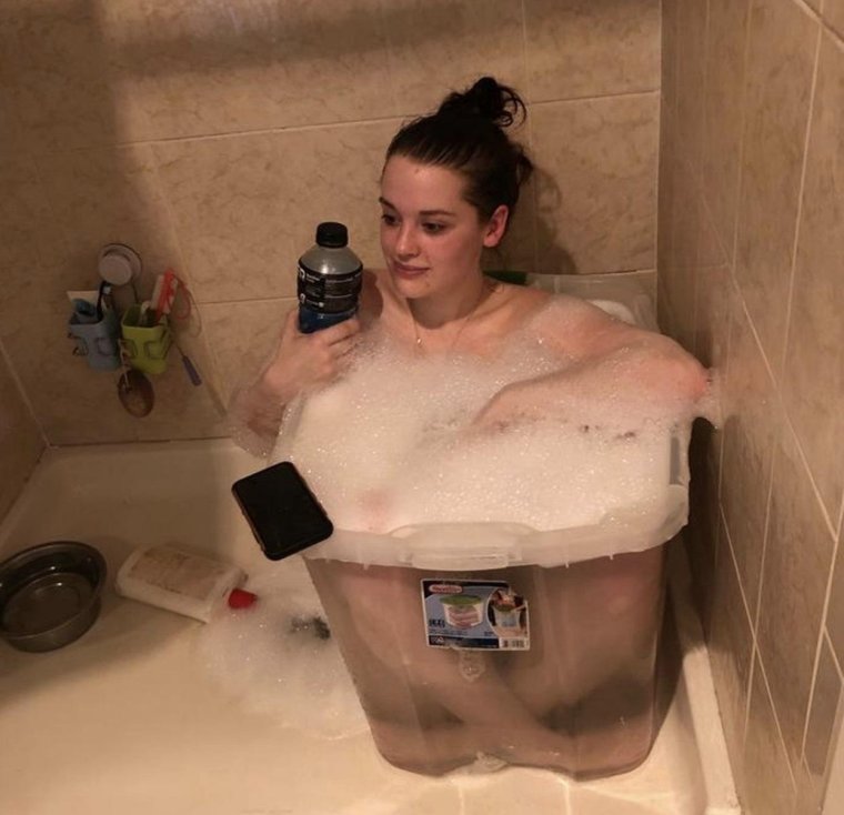 Фотосессия в ванне смешная