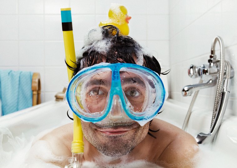 В ванной с аквалангом