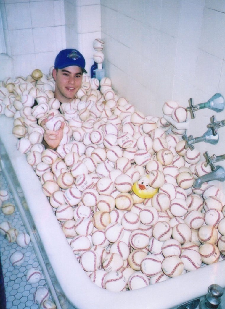 Чел в ванной