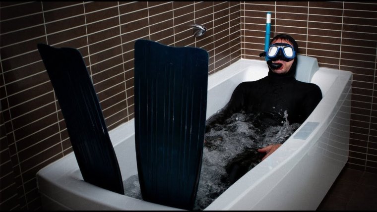 Ванная с человеком