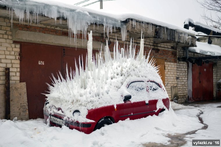 Автомобиль в снегу