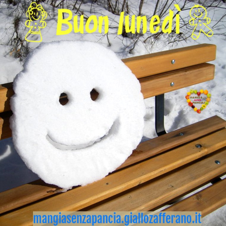 Улыбка из снега