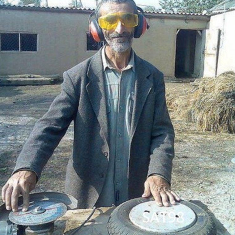 Бомж диджей