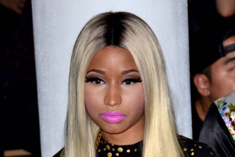 Ники Минаж Мем с маской для лица