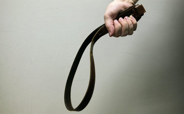 Ремень в руке выпорю